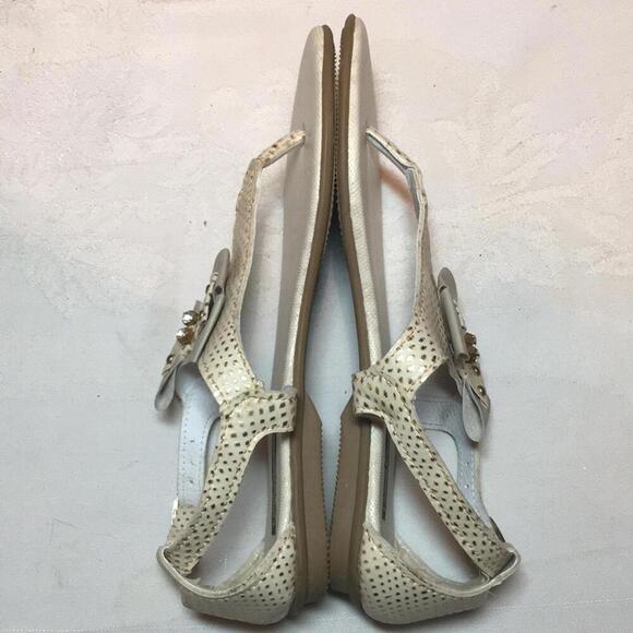 🍁Larissa Carolaine off white thong sandals Sz 7 shoes - Picture 3 of 8